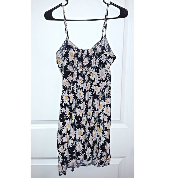 SOLD    COTTON ON Black & White Daisy Flowy Sun Dress 🌼 - Picture 4 of 10